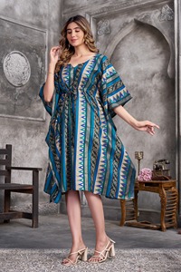 Robe maxi kaftan bohème sur mesure en modal tissé et taffetas, épaules dénudées, pour femmes, vêtements de plage et de villégiature - Product Image 3