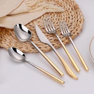 Ensemble de couverts élégant en acier inoxydable poli avec des formes uniques, parfait pour les maisons haut de gamme et la décoration de cuisine moderne - Product Image 5