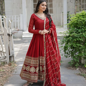 DERNIÈRE DESIGNER FAUX GEORGATTE LOURDE SEQUENCE ROBE DE BRODERIE - Product Image 1