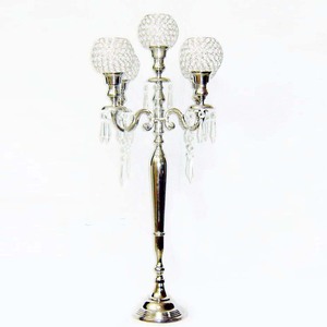 Candelabro Alto de Aluminio Plateado con 5 Globos de Cristal, Diseño Elegante, Centro de Mesa de Lujo para Bodas y Navidad, Hecho a Mano - Product Image 3