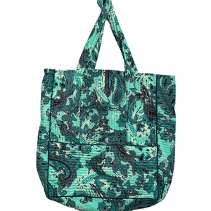 Sac de créateur pour femme réversible en soie coton Kantha matelassé à motif floral sac fourre-tout décontracté à fermeture ouverte à deux poignées - Product Image 1