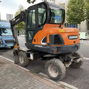 Excavadora usada de 6 toneladas Doosan DX60W Tipo de ruedas Excavadora Doosan DX60W usada Excavadora compacta confiable a la venta Lista para exportación - Product Image 2