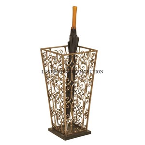 Porte-parapluie décoratif en métal antique avec un design intemporel qui se marie parfaitement avec des thèmes d'intérieur vintage ou classiques - Product Image 4