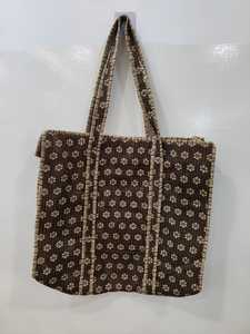 Sac fourre-tout élégant et léger, écologique, en coton artisanal imprimé en bloc, matelassé à la machine, pour femme - Product Image 2