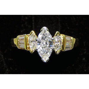 Anello con diamanti in oro 18K Marquise e Baguette da 1.20ct TW elegante e lussuoso - Product Image 3