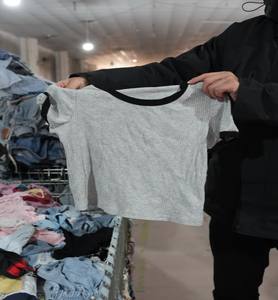 Ropa de Verano Usada para Niños Enfocada en el Medio Ambiente que Apoya Modelos de Negocio Sostenibles de Venta Minorista y Reutilización - Product Image 6