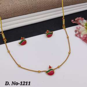 Ensemble de collier pendentif pour femme plaqué or de luxe avec boucles d'oreilles assorties et bijoux élégants pour mariage, fête et usage quotidien - Product Image 1