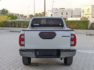 Pick-up double cabine 4x4 utilitaire Hilux Diesel Turbo automatique blanc d'occasion 2022, sièges en tissu, jantes en alliage d'aluminium R18, conduite à droite - Product Image 5