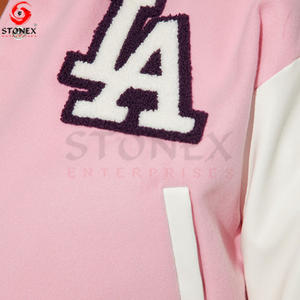 Chaqueta universitaria de manga larga personalizada de fabricante OEM para mujer, chaquetas universitarias de uniforme de béisbol recortadas para mujer para invierno - Product Image 4