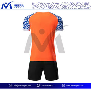 Ensemble d'uniformes de football pour hommes personnalisés Maillot et short de football à séchage rapide respirant Vêtements de sport d'équipe Logo personnalisé - Product Image 4