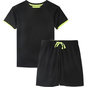 Conjunto de camiseta y pantalones cortos en negro y verde – Atuendo informal y llamativo para el verano, personalizable en tamaño y diseño - Product Image 1