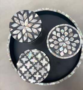 Caja de dulces acrílica elegante moderna con tapa de incrustaciones de concha pulida Caja de regalo árabe de gama alta Bodas Celebraciones Eid y Ramadán - Product Image 1