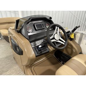 Pontones de Aluminio Godfrey Monaco 235 SFL 27 IMPACT 2.0 con Tubo Central, Paquete 2026 - Product Image 3