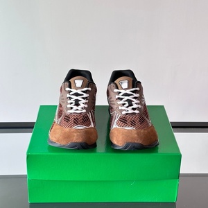 Zapatos deportivos de estilo europeo retro, sencillos, con cordones, forro de malla, antideslizantes, transpirables, suaves, modernos y a la moda. - Product Image 2