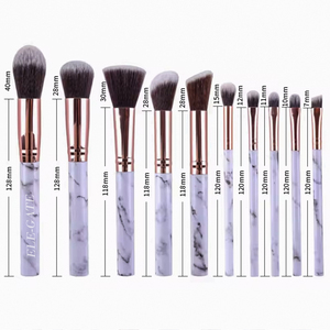 Set di 10 Pennelli Professionali per Trucco con Setole Sintetiche Morbide e Finitura Effetto Marmo, 14 Pennelli per Guance e 10 Pennelli per Viso in un Unico Set - Product Image 2