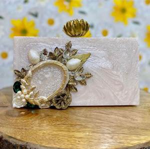 Pochette de type personnalisé en résine artisanale indienne pour femme - Product Image 2