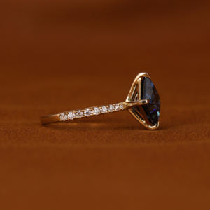 Anillo de compromiso de diamante cultivado en laboratorio de corte princesa azul, oro sólido de 14K, ajuste de pavé de moda, certificado IGI, anillo fino para mujer - Product Image 5