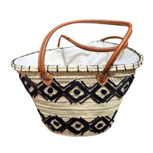 Sac fourre-tout en paille tressée imperméable avec doublure en coton, idéal pour la plage, fermeture ouverte, poignées en cuir, motif géométrique brodé - Product Image 2