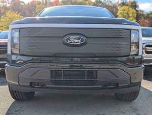 Ford F-150 Lightning Flash AWD Crew Cab Pickup Usada 2025 - Product Image 2