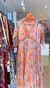 Robe longue indienne traditionnelle Anarkali pour femme avec impression numérique Georgette travail manches longues taille naturelle pour les mariages - Product Image 4