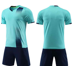 Uniforme de Fútbol Profesional Unisex Personalizado por Sublimación, Anti-UV, Secado Rápido, Transpirable, Conjunto de Camiseta y Pantalones Cortos para Equipo - Product Image 6