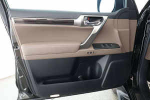 SUV GX 460 2023 d'occasion, configuration standard, légèrement utilisé - Product Image 5