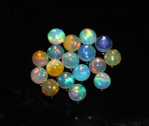 Opalite d'Éthiopie de haute qualité, 10,70 carats, 17 pièces, cabochons ronds naturels de 6 mm, pierres précieuses à jeu de couleurs, certifiées par un tiers - Product Image 2