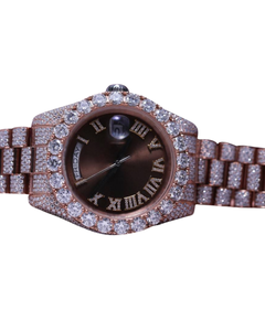 Reloj de Pulsera para Hombre de Lujo, Dos Tonos, Completamente Personalizado, con Diamantes Moissanite, Correa Marrón, Esfera con Fecha - Product Image 1