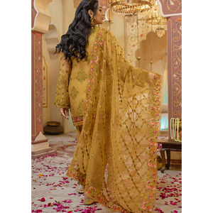 Diseño superior Diseño tradicional 3 piezas Jacquard Shalwar Kameez y estolas Set para la temporada de invierno Mujeres que usan vestido - Product Image 6