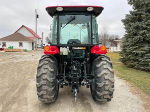 รถแทรกเตอร์ TYM รุ่นใหม่ ปี 2024 แบบมีล้อ ขับเคลื่อน 4 ล้อ 48.3 แรงม้า พร้อมเครื่องยนต์ เกียร์ มอเตอร์ ปั๊ม เกียร์แบริ่ง ระบบดิจิตอล กำลังไฟฟ้าตามมาตรฐาน อายุการใช้งานยาวนาน - Product Image 5