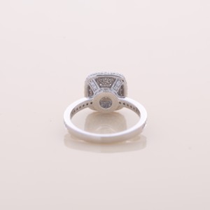 Bague en argent sterling 925 massif avec halo de diamants ronds cultivés en laboratoire et serti en grappe - Product Image 3