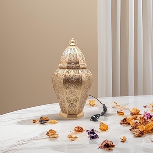 Lámpara de Mesa Decorativa Moderna de Metal Dorado Estilo Marroquí, Lámpara Eléctrica con Diseño Calado para Decoración del Hogar, Bodas y Ramadán - Product Image 5