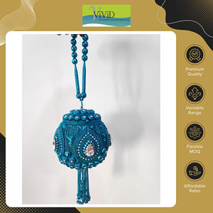 Bolso de Noche Ligero con Cuentas Metálicas de Origen Indio, de Alta Calidad y Color Vívido, con Forro de Seda, Correa para el Hombro y Cierre de Beso - Product Image 2