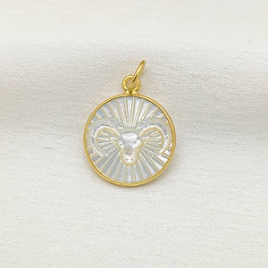 Bélier zodiaque sculpté nacre pendentif en pierre précieuse lunette plaquée or plaqué rhodium bijoux fins accessoires pendentifs breloques - Product Image 1