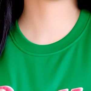 Camiseta gráfica 'APretty' para mujer griega 2025, cuello redondo verde brillante con texto rosa, envío gratis - Product Image 5