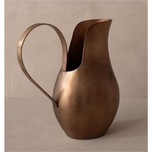 Pichet décoratif en métal bronze de style nordique, carafe en laiton finie à la main, vase central pour le salon, décoration de table pour événements de mariage - Product Image 1