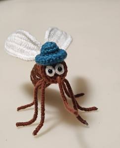 Llavero de ganchillo hecho a mano con forma de insecto, divertido colgante de punto para bolso, accesorio decorativo de escritorio - Product Image 6