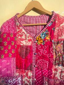 Veste patchwork rose faite à la main, manteau matelassé Kantha, coton floral, patchwork d'hiver, manteau réversible, vêtements de rue bohèmes, veste décontractée - Product Image 3
