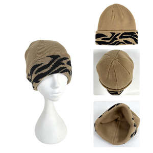 Bonnets élégants en tissu de laine avec logo personnalisé imprimé, coupe classique, pour un usage décontracté en hiver, couleur unie, jacquard - Product Image 3