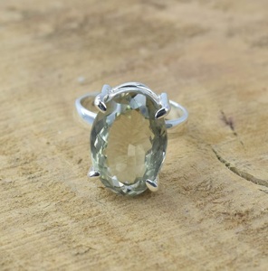 Amatista verde 925 Plata de ley Oval Piedra preciosa Anillo facetado Joyería hecha a mano Anillo elegante Regalo de amatista verde - Product Image 1