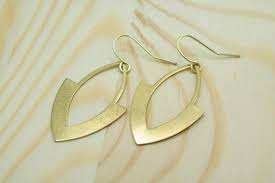 Mode mignon boucles d'oreilles en laiton femmes poli plaqué or taille personnalisée fait à la main artisanat fête utilisation vente - Product Image 2