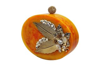 Pochette en résine pour femmes avec quincaillerie dorée Pochette en résine faite à la main avec un design moderne Pochette en résine pour la mode - Product Image 3