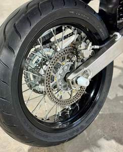 Motocicletas DR-Z400SM 2024 de 398cc con Motor Monocilíndrico, Disponibles para la Venta - Product Image 4