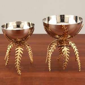 Bol de service en métal plaqué or avec base en aluminium personnalisée et texture unique, dessus en verre, arrivée artisanale - Product Image 4