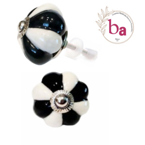 Poignées de poignée d'armoire de tiroir de boutons en céramique de melon noir et blanc - Product Image 1