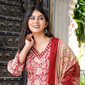 Nouveau à la mode traditionnel indien Jaipuri imprimer coton Kurti ensemble broderie dames Kurta pour les fêtes d'hiver-vente en gros Jaipur Inde - Product Image 1