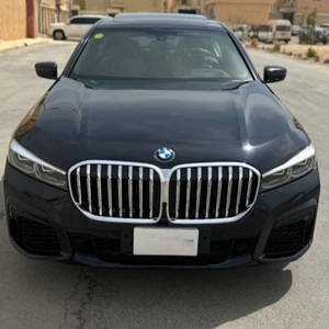 2018 BMW 730 I4 Twin Turbo Diesel GCC Dirección izquierda AWD Asientos de cuero ligeros ACC Control de crucero Euro6 Emisión R16 Tamaño del neumático - Product Image 1