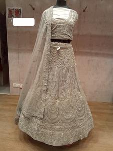 Robe en georgette brodée chic pour femme adaptée aux cérémonies de fêtes et aux événements indiens traditionnels - Product Image 6