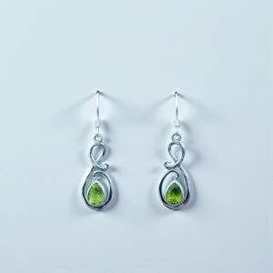 Pendientes de Plata de Ley 925 y Pendientes de Piedra Preciosa de Peridoto, Pendientes de Plata Facetados - Product Image 2