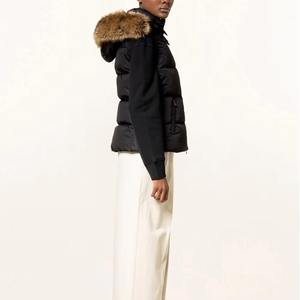 Femmes personnalisé bouffant gilet hiver sans manches veste dames matelassé gilets chaud fourrure à capuche Logo personnalisé vêtements d'extérieur fermeture éclair Gilet - Product Image 4